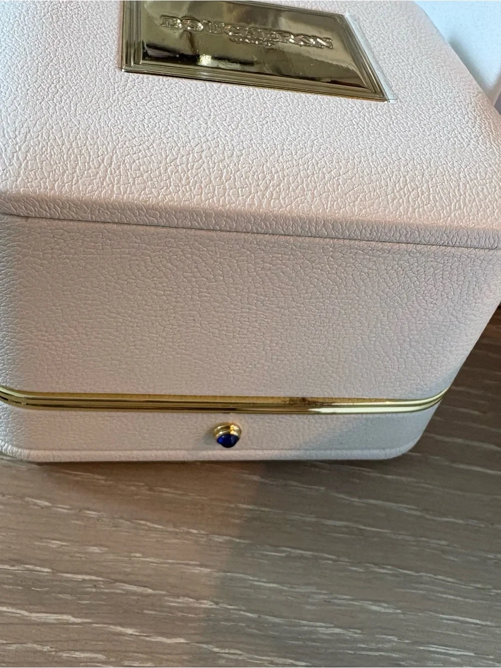 Boucheron White Earring Jewelry Box and gift box